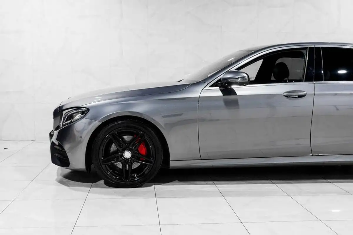2016-mercedes-benz-e-class-20d-e220d-amg-line-ss-saloon-4d-big-37