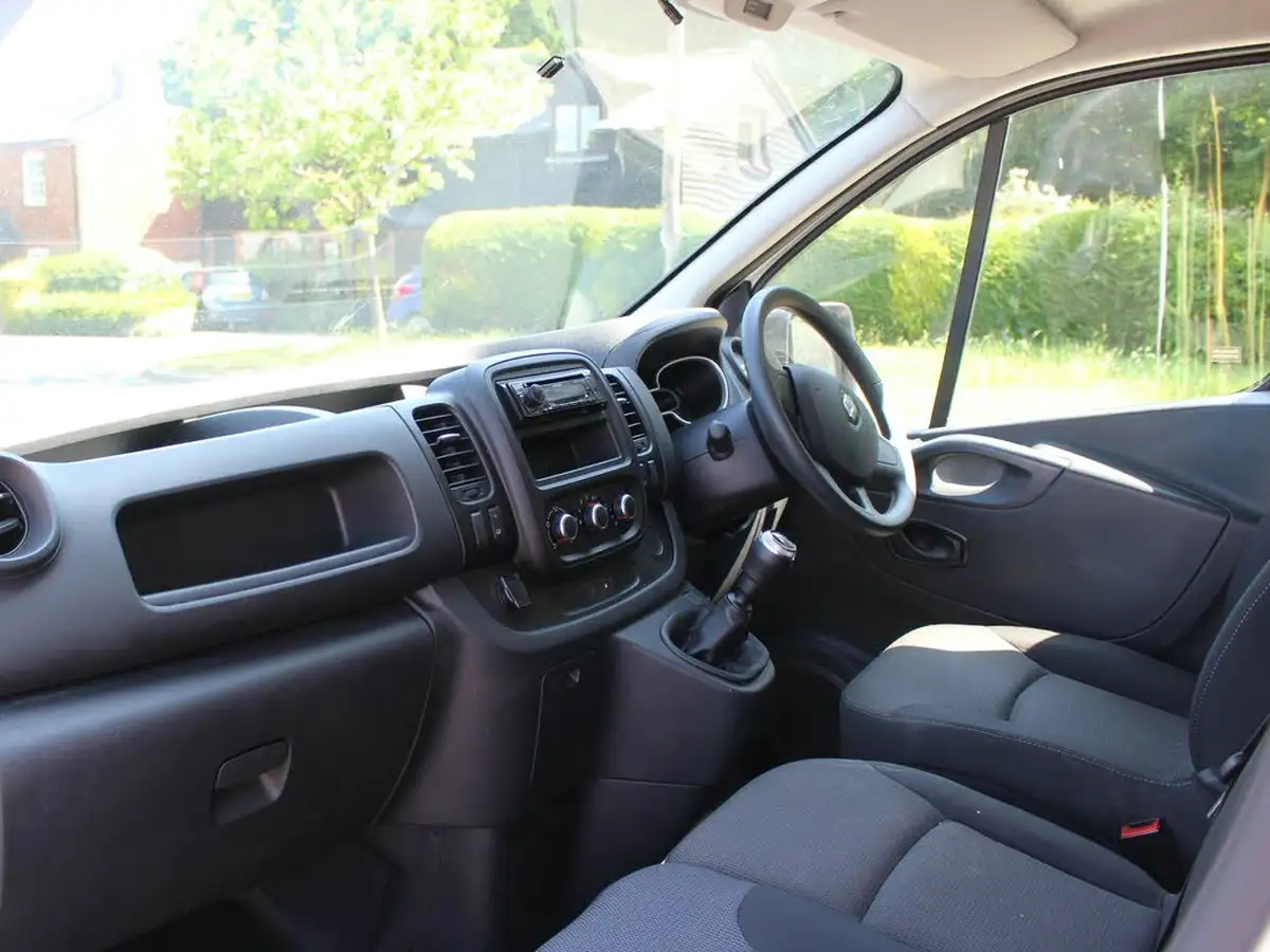 2021-renault-trafic-20dci-ll30-energy-120-business-panel-big-8