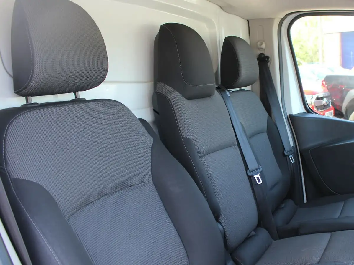 2021-renault-trafic-20dci-ll30-energy-120-business-panel-big-32