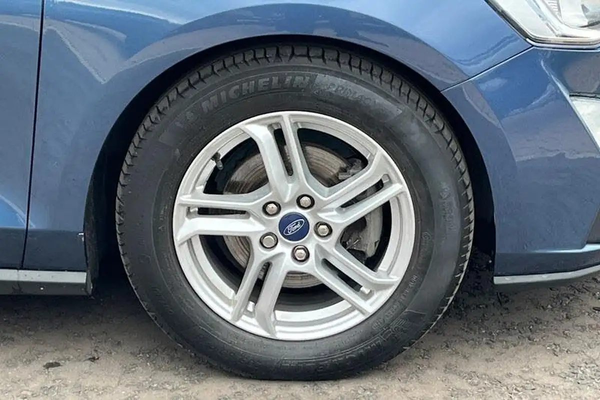 2018-ford-focus-10t-zetec-125ps-hatchback-big-7