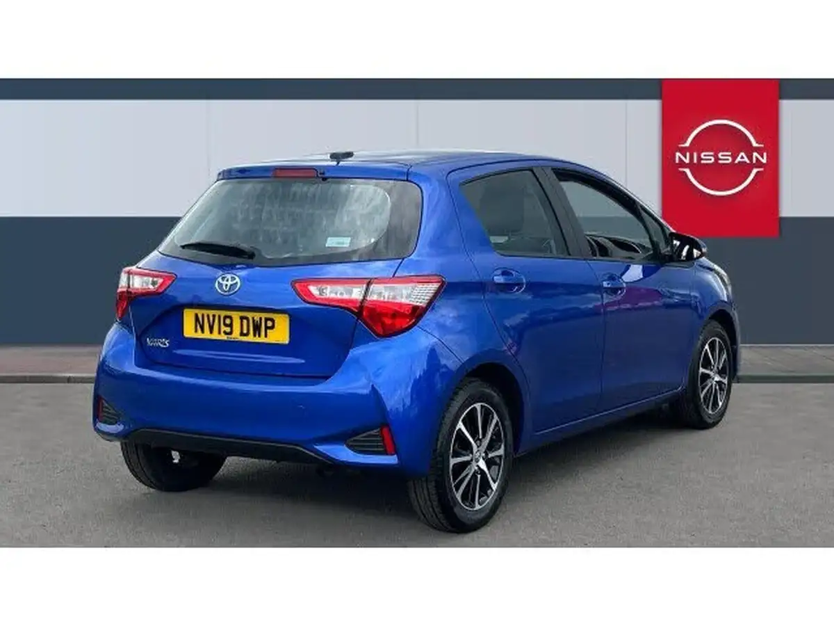 2019-toyota-yaris-15-vvt-i-icon-tech-111bhp-1496cc-big-1