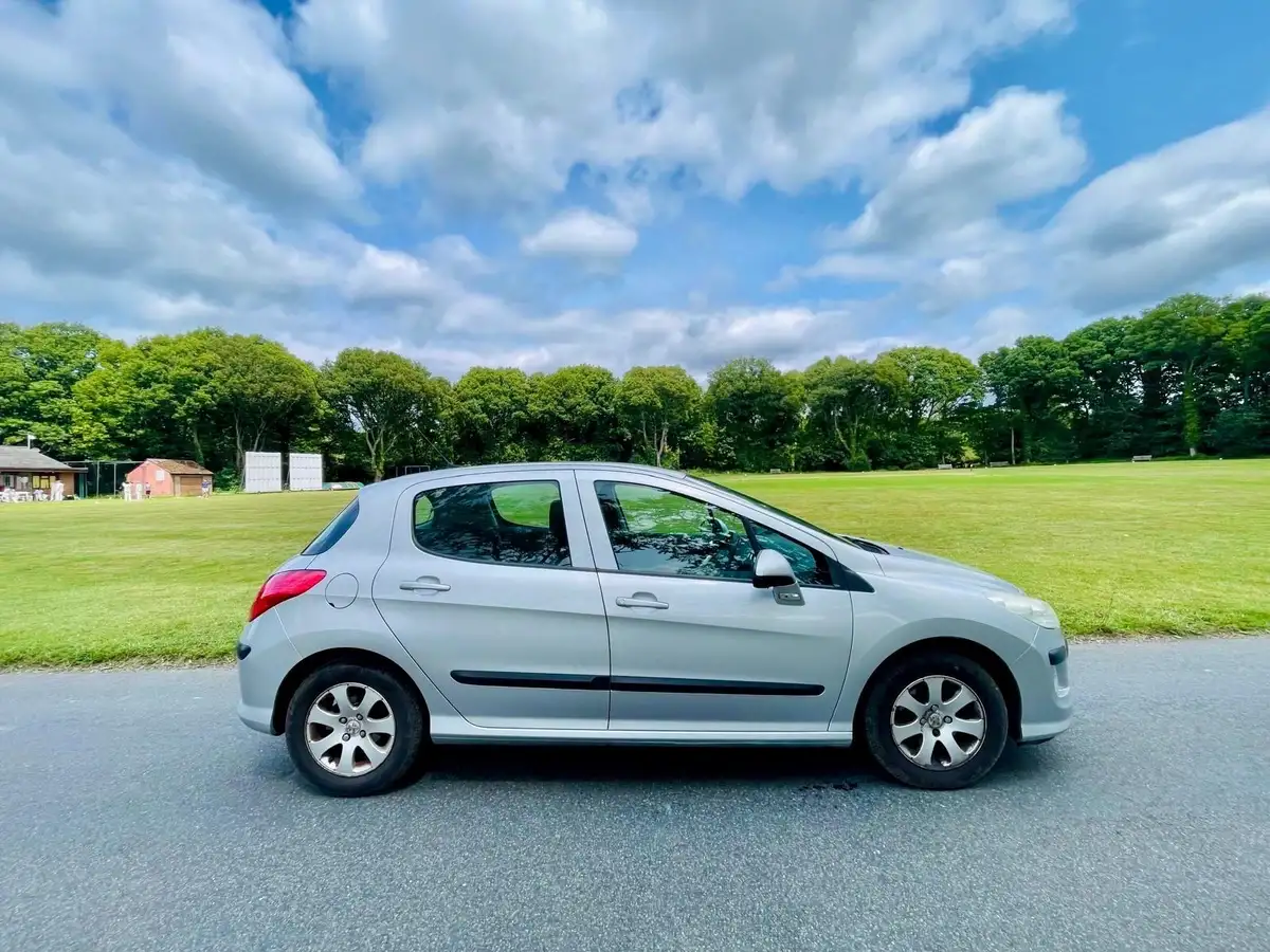 2011-peugeot-308-16-s-vti-auto-big-1