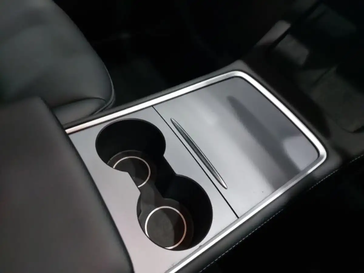 2023-tesla-model-y-e-rwd-big-16