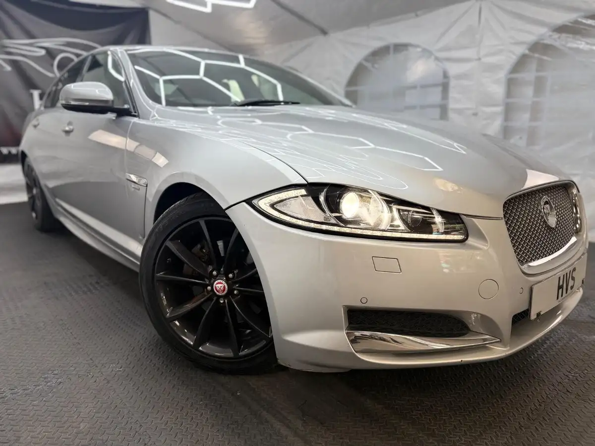 2015-jaguar-xf-30td-r-sport-saloon-4d-big-0
