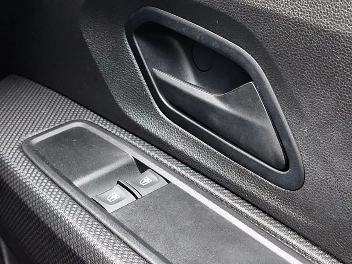 2021-dacia-sandero-10-sce-essential-big-10