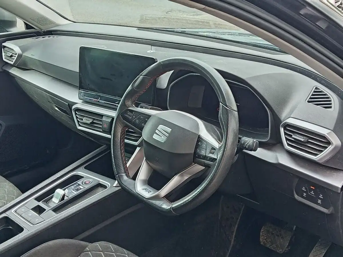 2021-seat-leon-15-etsi-fr-estate-big-2