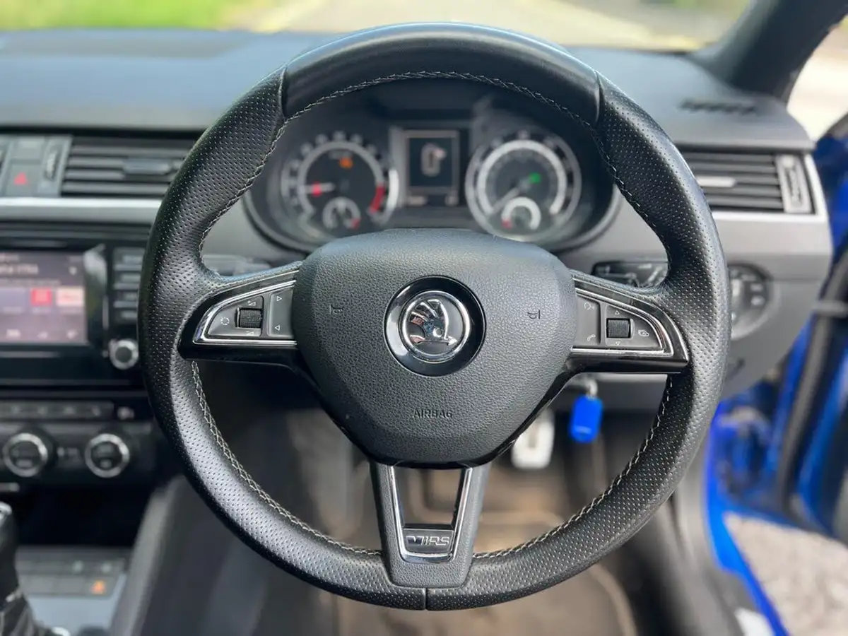 2014-skoda-octavia-20tdi-vrs-hatchback-dsg-big-5