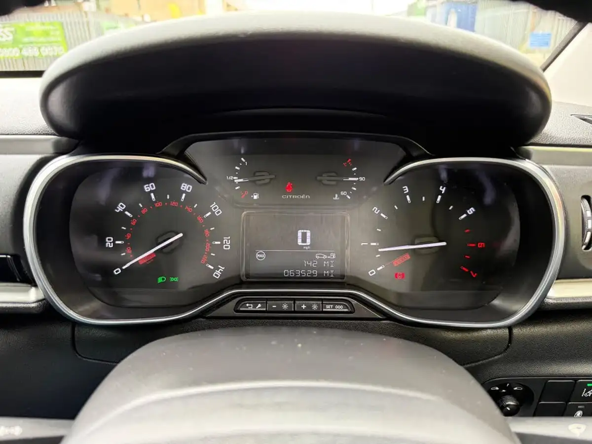 2017-citroen-c3-12-puretech-flair-82ps-big-35