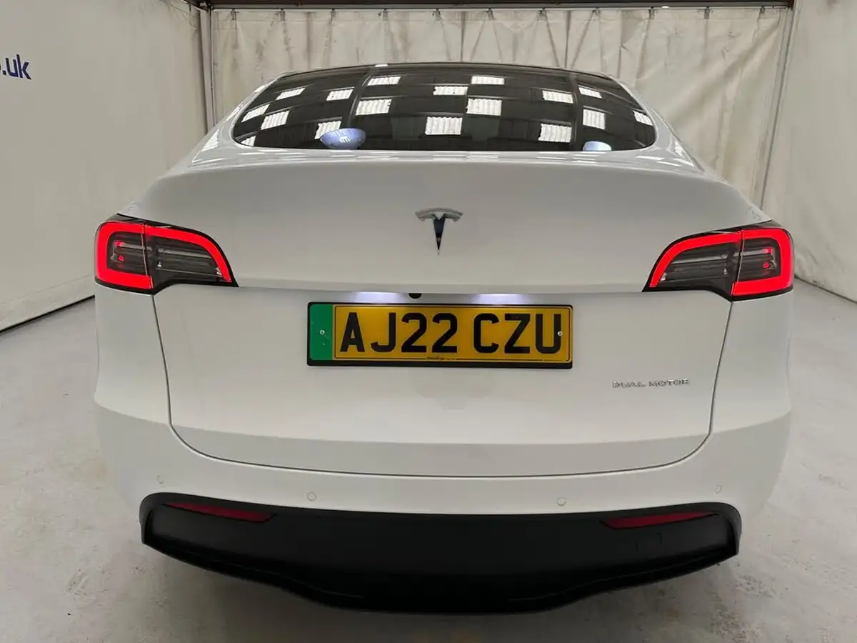 2022-tesla-model-y-e-long-range-big-7