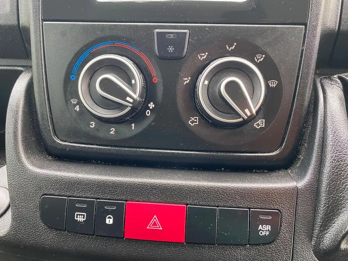 2019-peugeot-boxer-20-bluehdi-professional-335-l3-h2-big-37