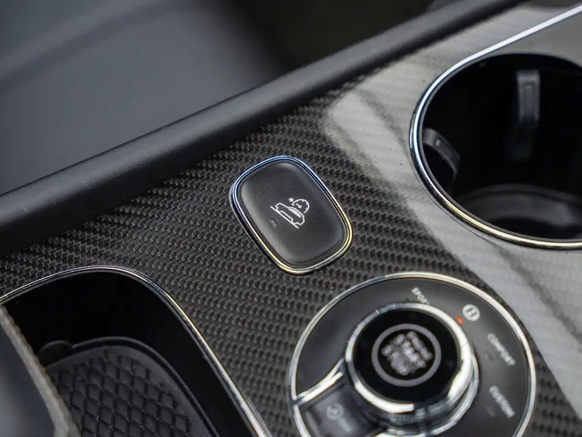 2019-bentley-bentayga-40-v8-big-37