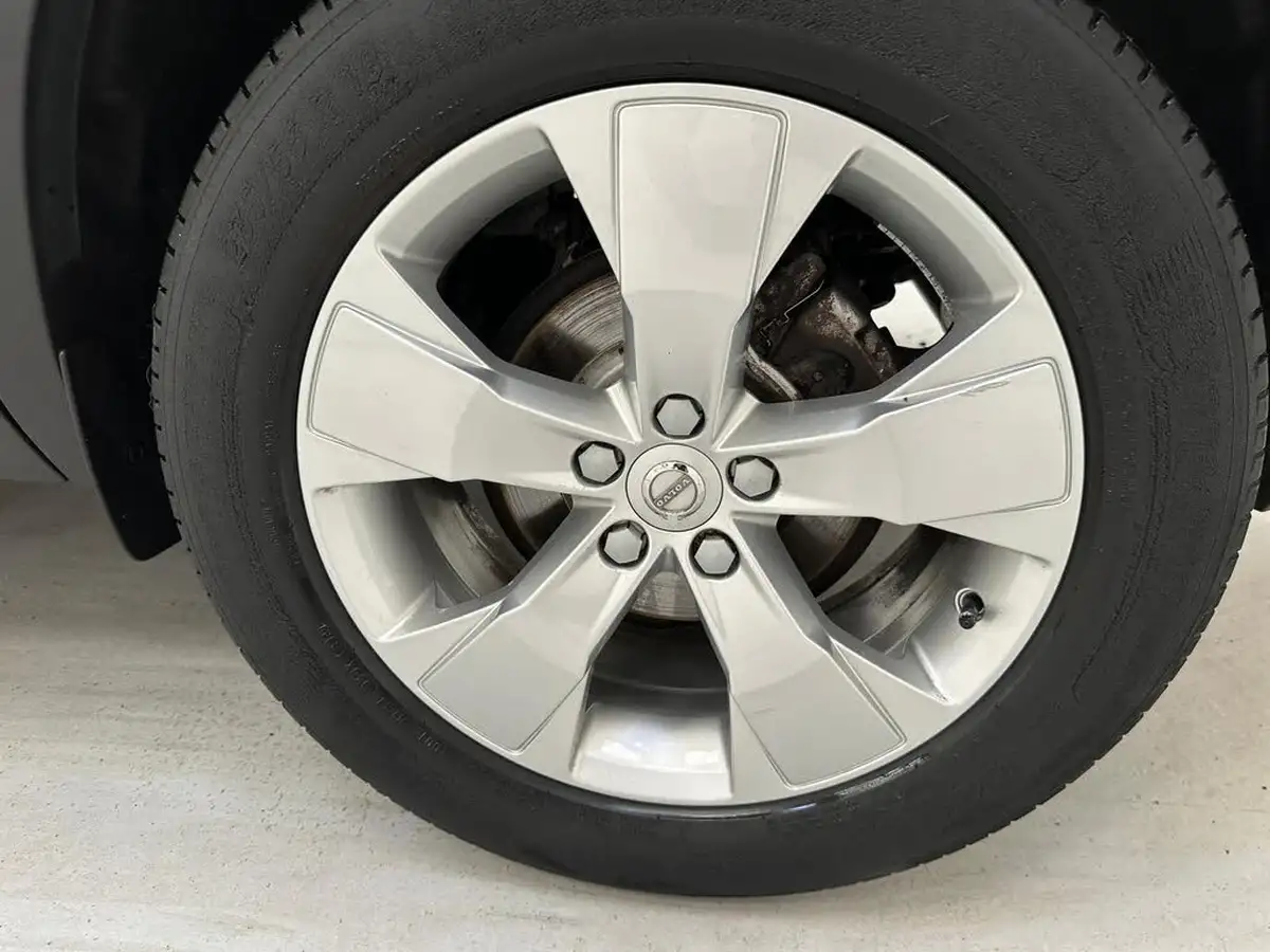 2020-volvo-xc40-20td-d3-momentum-geartronic-big-33