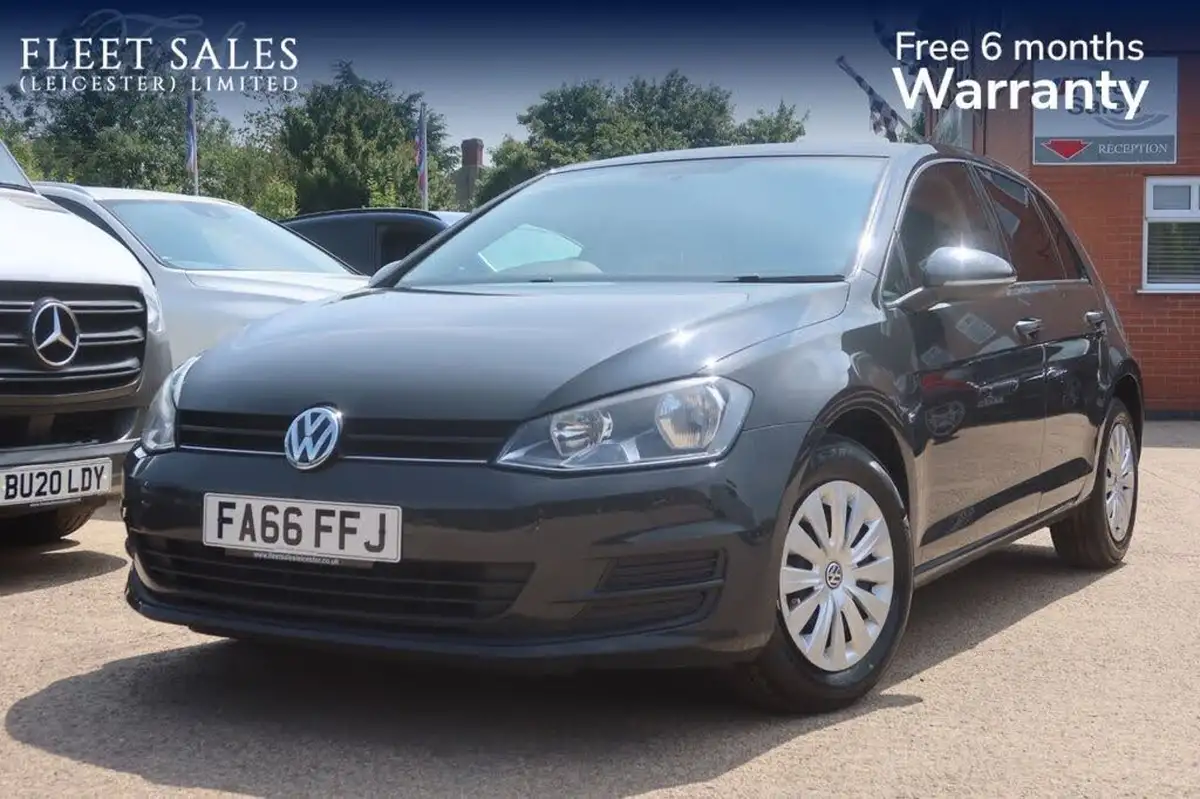 2017-volkswagen-golf-big-0