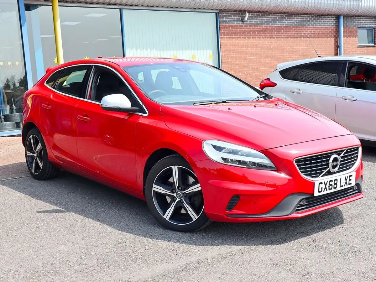 2018-volvo-v40-15-t3-r-design-nav-plus-big-0