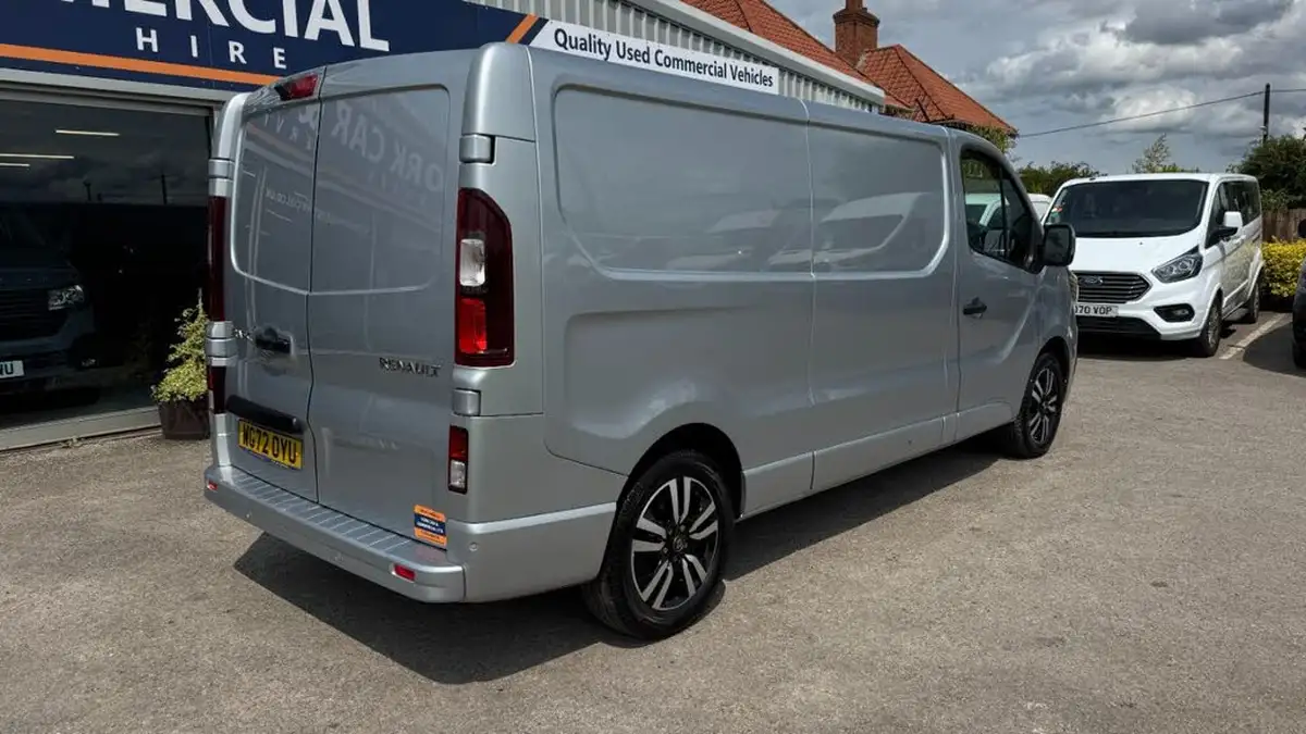 2023-renault-trafic-20dci-ll30-150-sport-panel-big-17