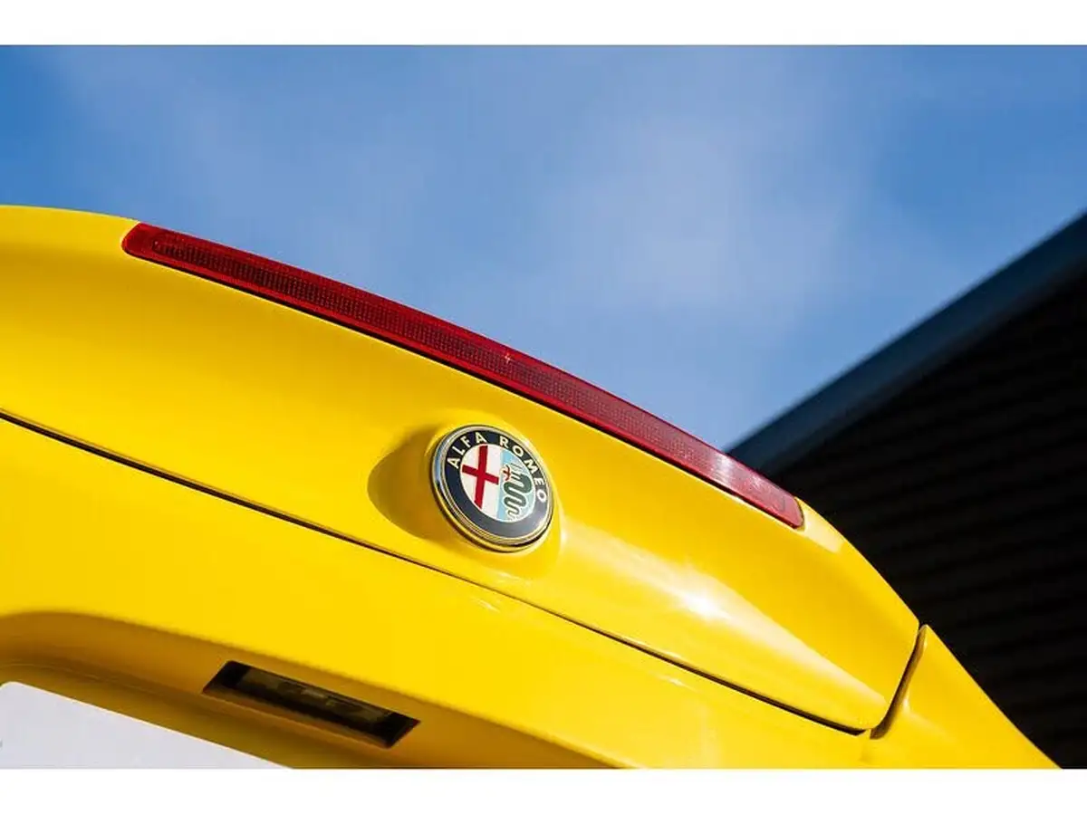 2015-alfa-romeo-4c-18-tbi-spider-big-38