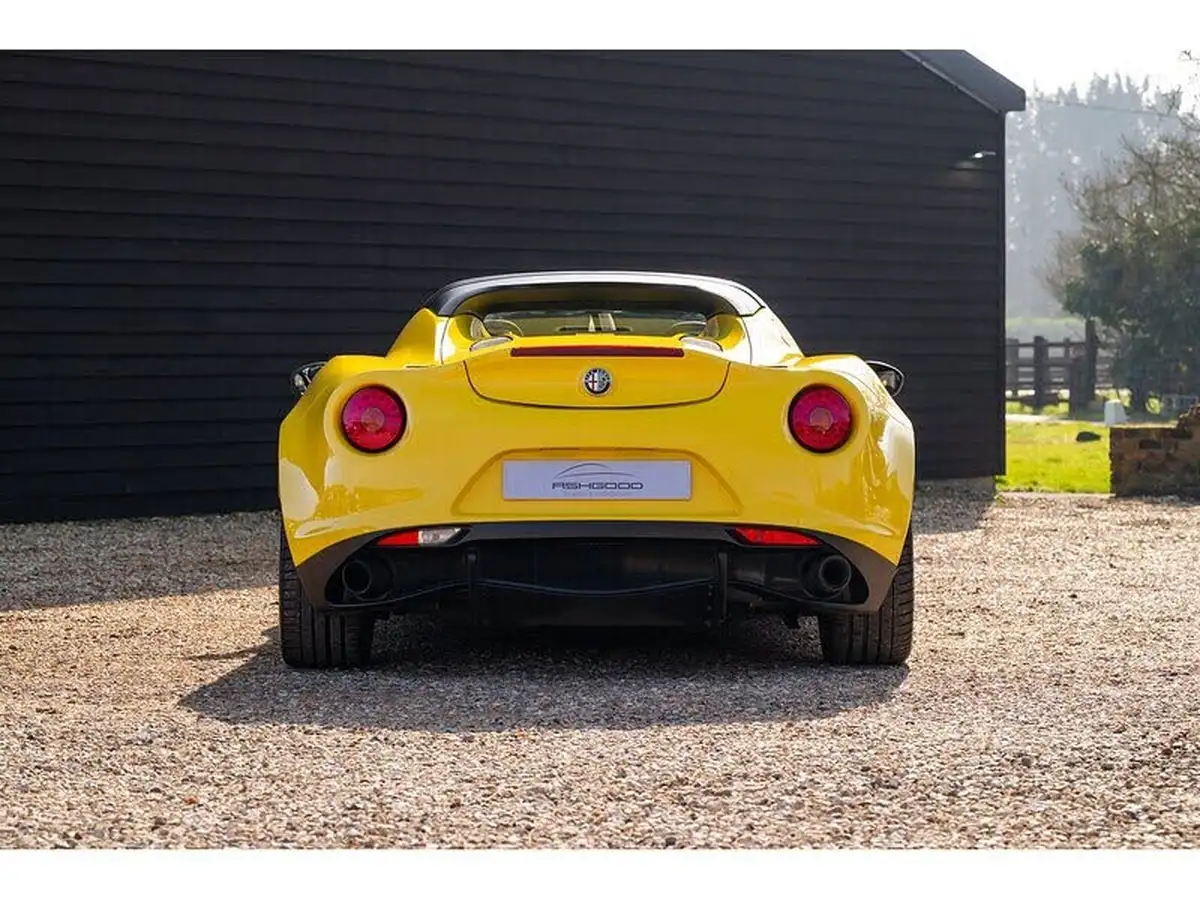 2015-alfa-romeo-4c-18-tbi-spider-big-14