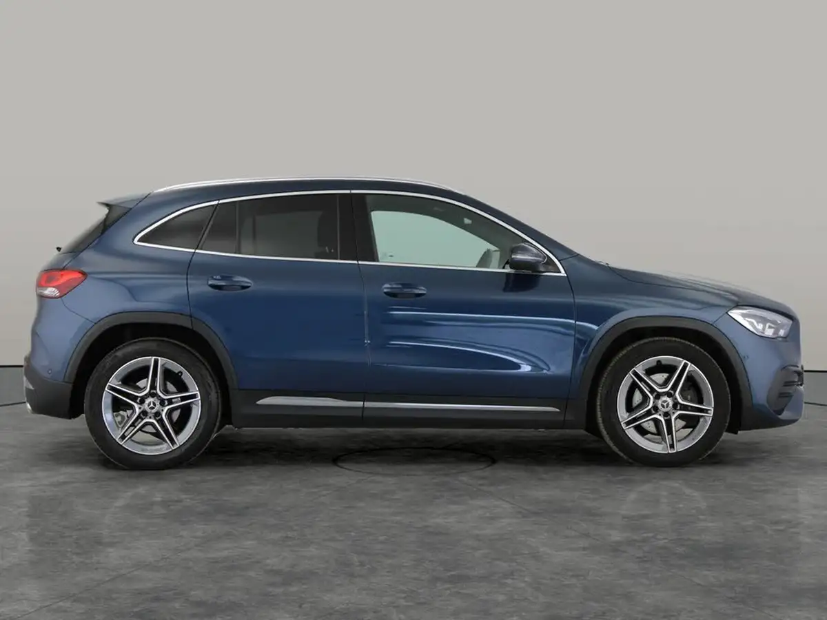 2021-mercedes-benz-gla-class-13-gla-200-amg-line-executive-big-6