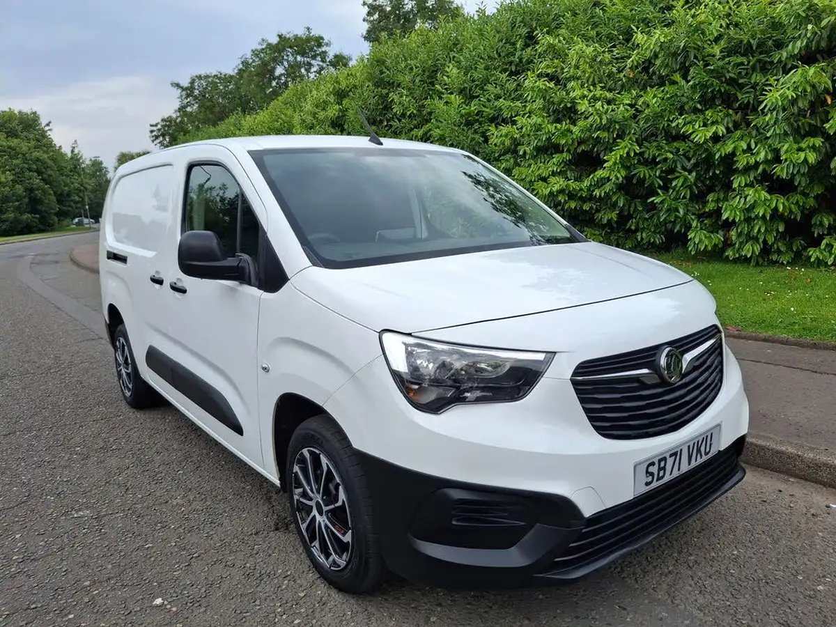 2022-vauxhall-combo-15cdti-dynamic-2300-100pseu6dt-l2h1-panel-big-3