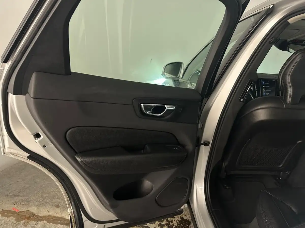 2021-volvo-xc60-20-t6-inscription-expression-340bhp-big-37