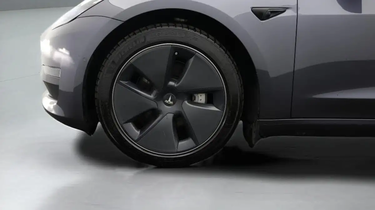 2021-tesla-model-3-e-long-range-awd-big-18