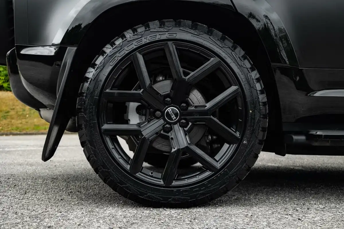 2024-land-rover-110-defender-30-d250-xs-edition-big-46