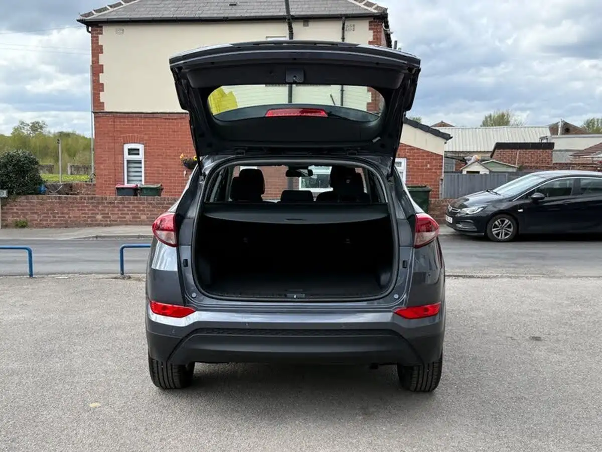 2017-hyundai-tucson-17crdi-blue-drive-se-nav-116ps-big-10