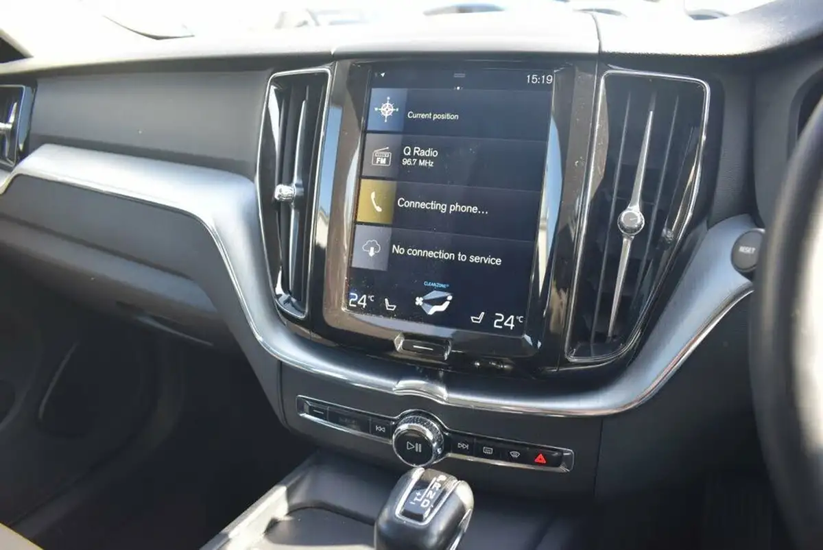 2017-volvo-xc60-20td-d4-momentum-geartronic-big-17