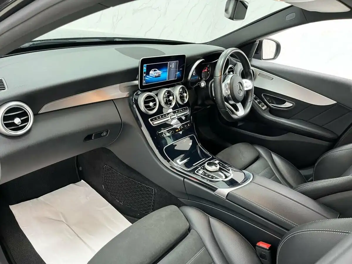 2019-mercedes-benz-c-class-20-c300-amg-line-ss-saloon-4d-big-16