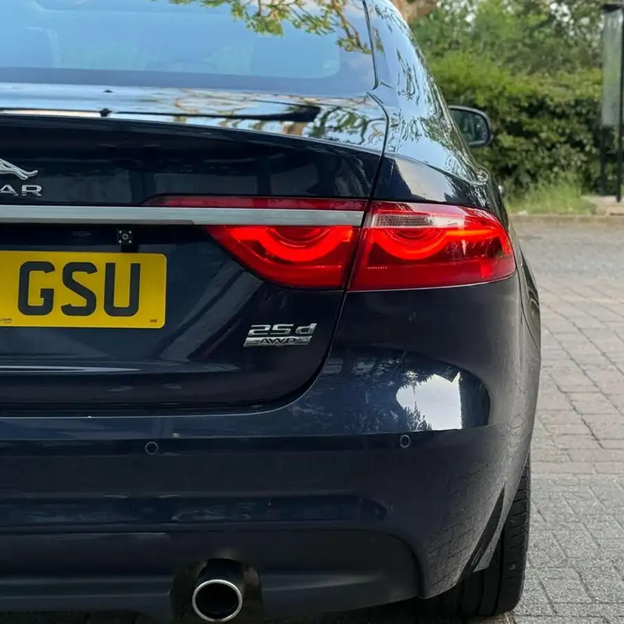 2017-jaguar-xf-20td-portfolio-240ps-awd-saloon-4d-1998cc-auto-big-12