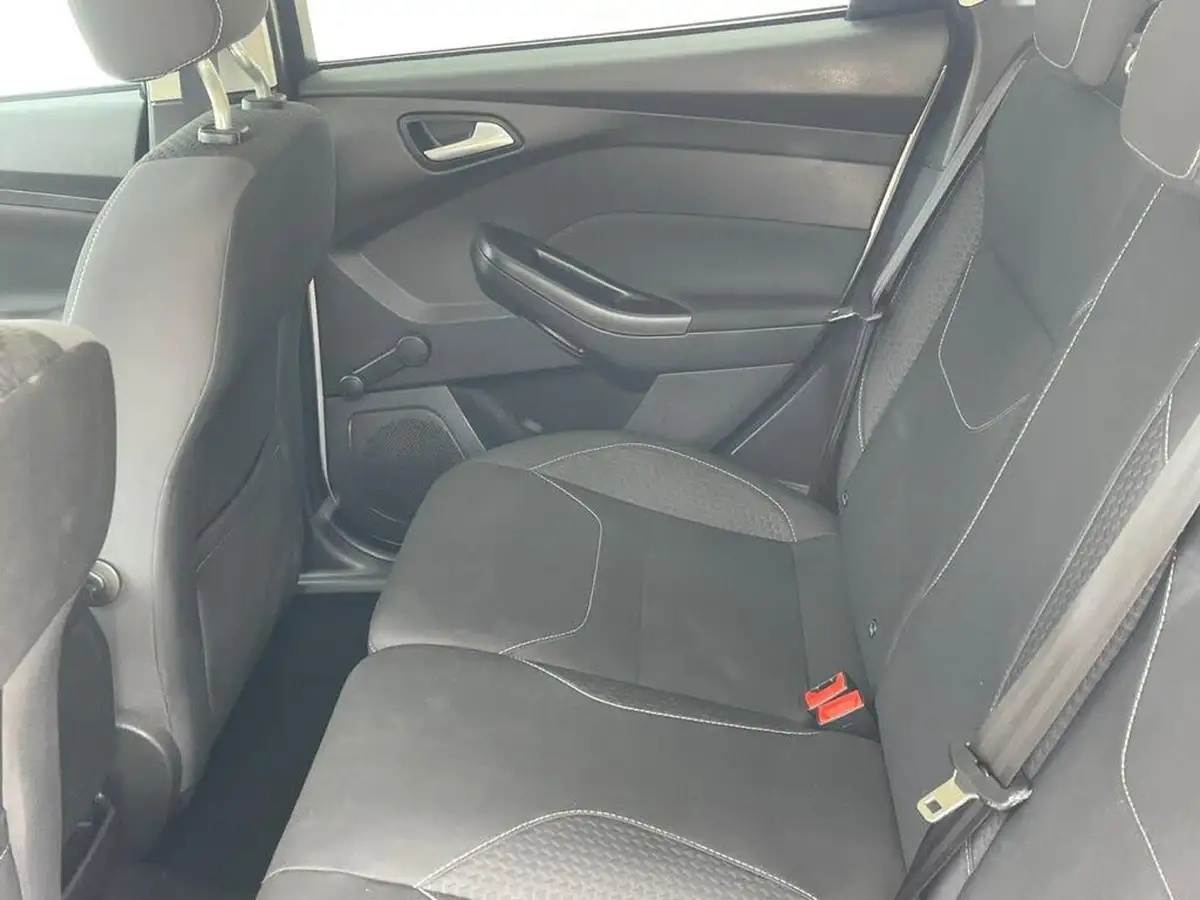 2015-ford-focus-10-zetec-t-125ps-hatchback-big-49