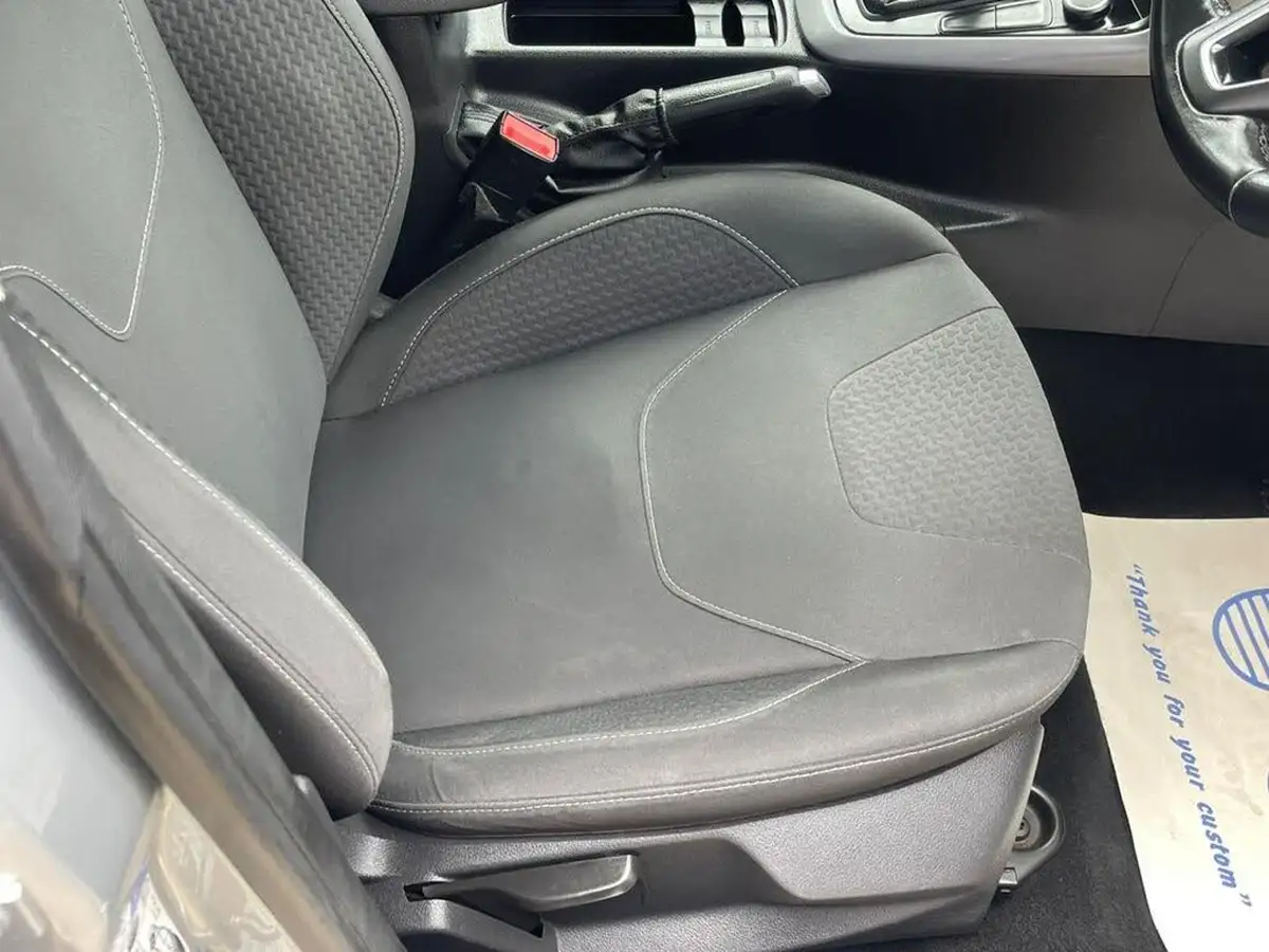 2015-ford-focus-10-zetec-t-125ps-hatchback-big-25