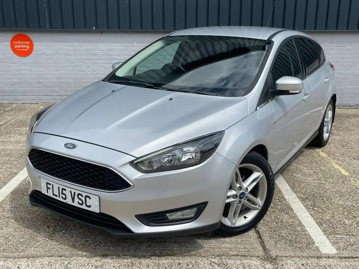 2015-ford-focus-10-zetec-t-125ps-hatchback-big-1