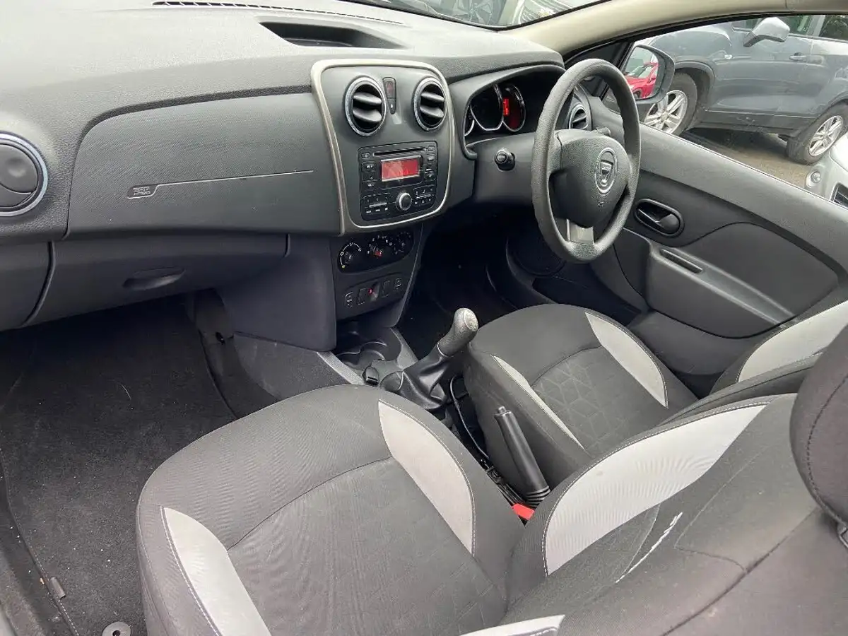 2013-dacia-sandero-stepway-09-ambiance-big-6