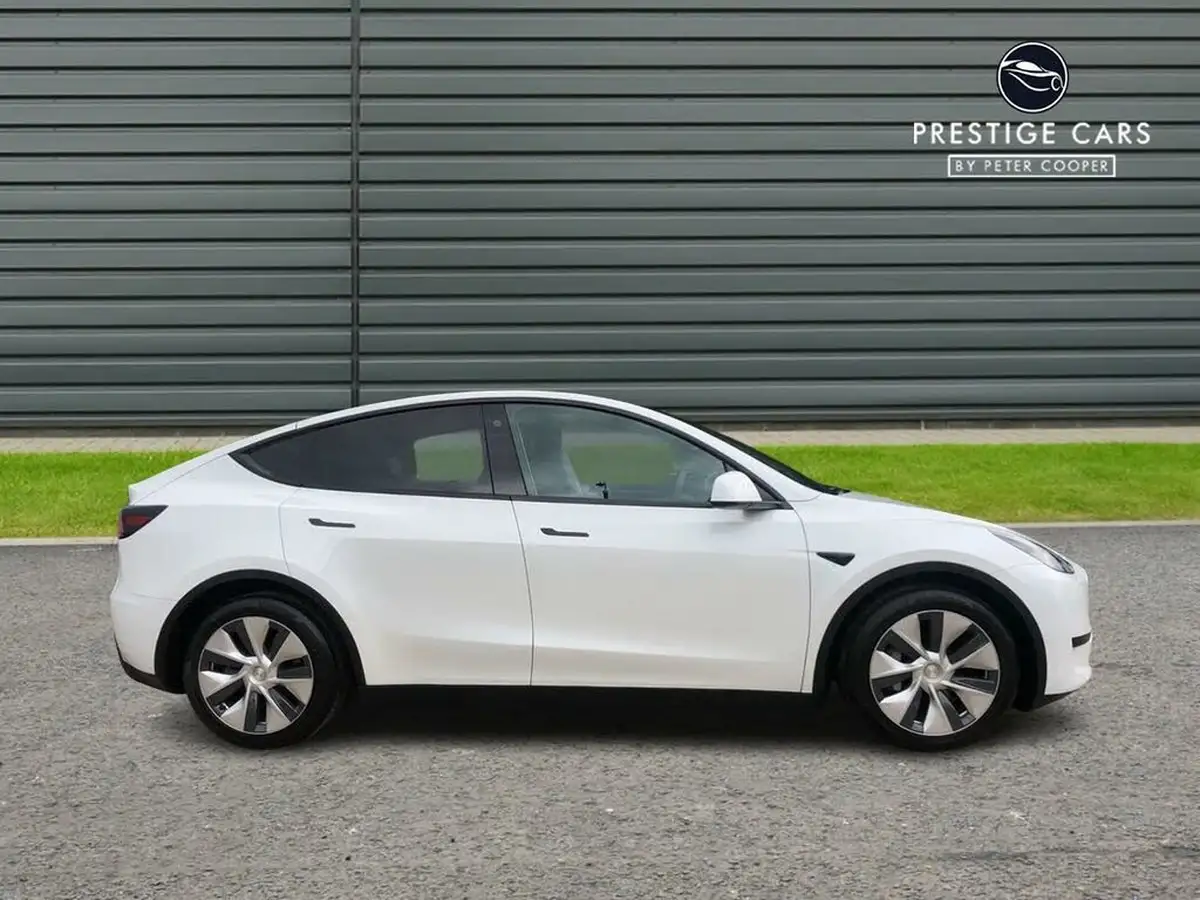 2022-tesla-model-y-e-rwd-big-3