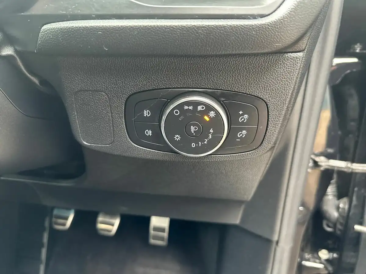 2022-ford-focus-10t-st-line-vignale-155ps-hybrid-mhev-hatchback-big-22