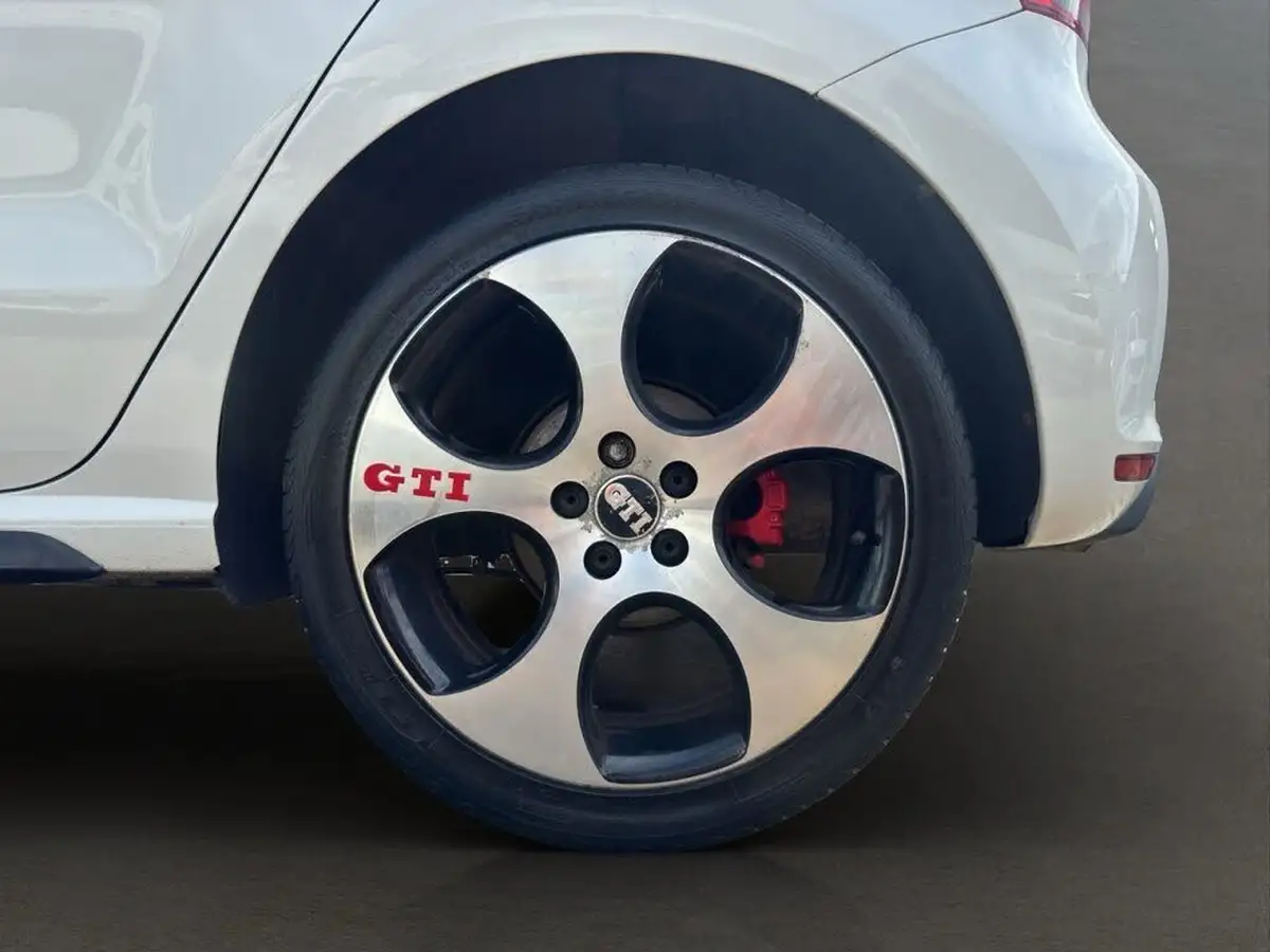 2014-volkswagen-polo-14-gti-5d-big-36