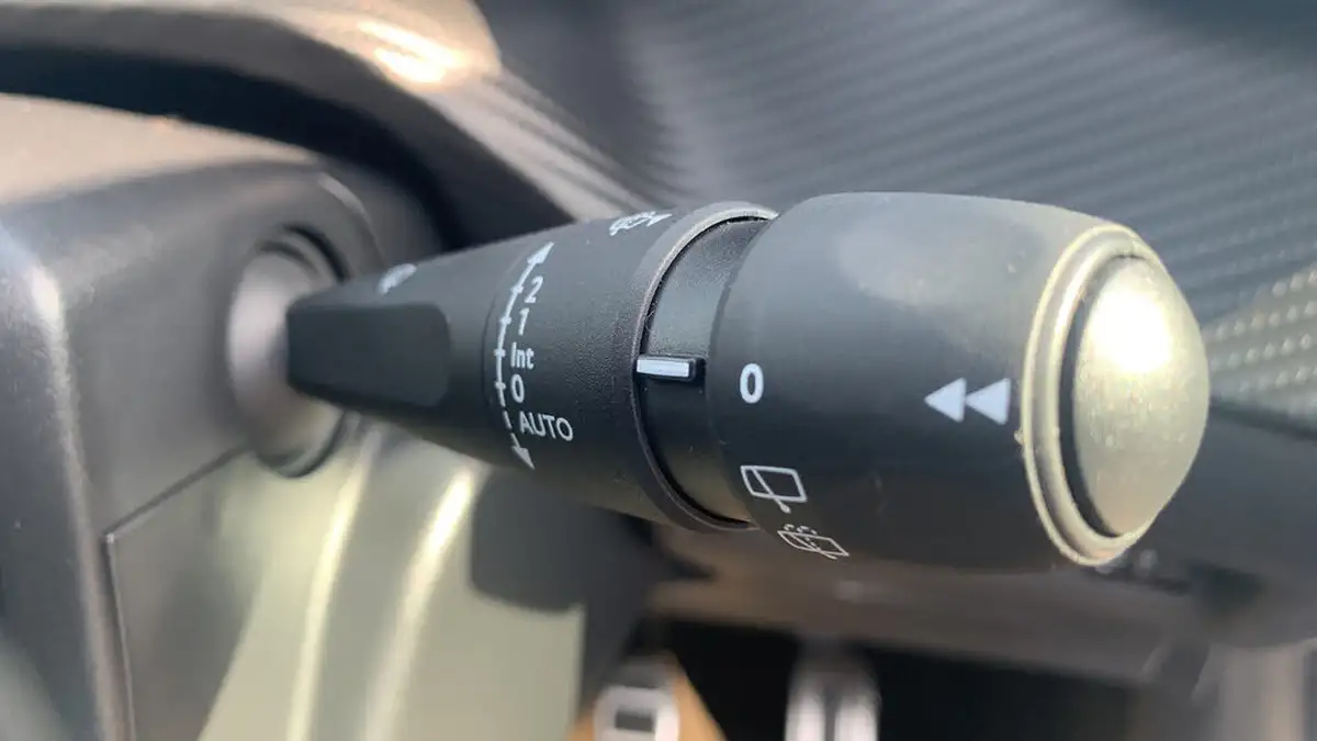 2023-peugeot-208-12-puretech-allure-premium-100ps-big-27