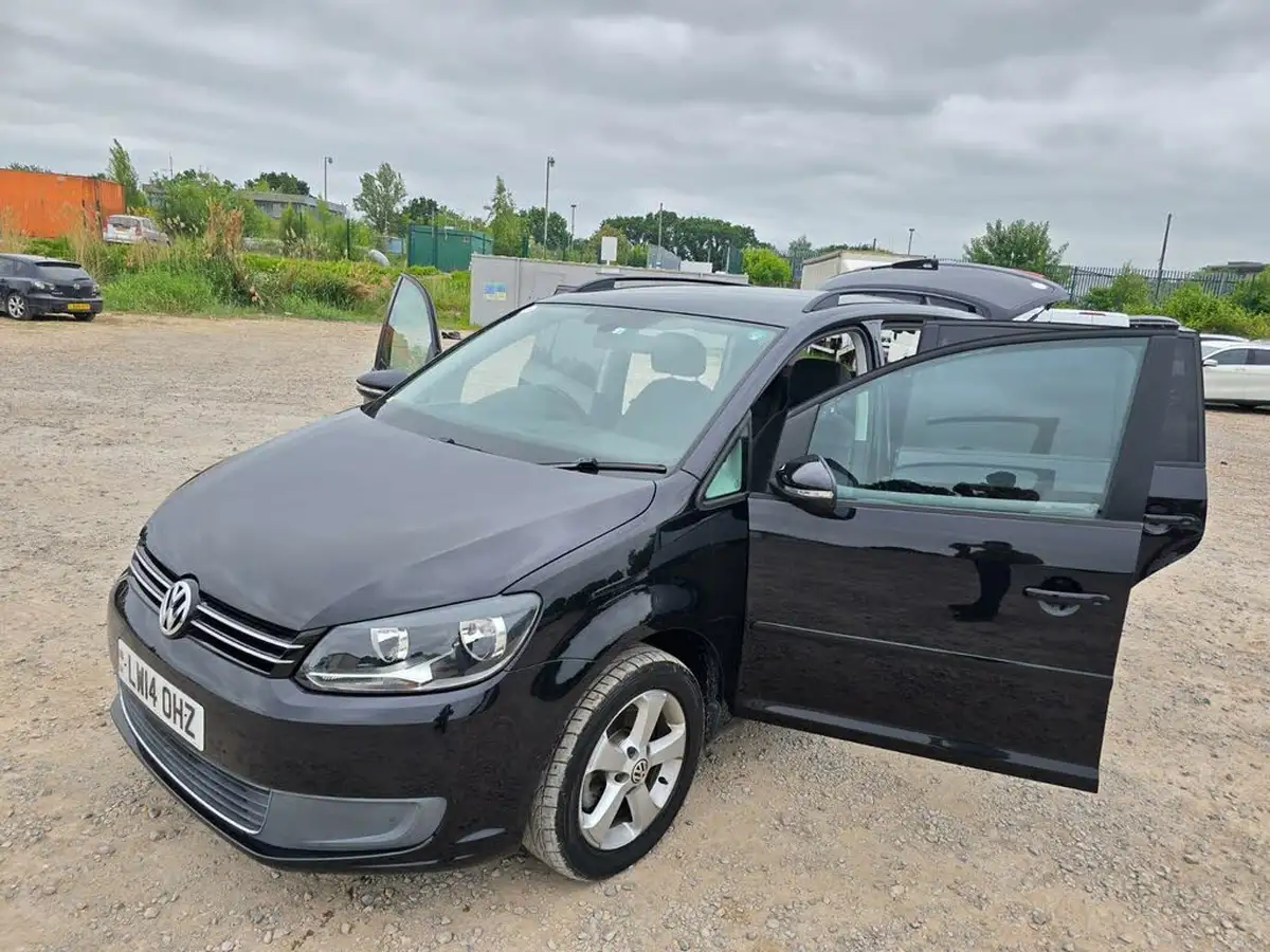 2014-volkswagen-touran-big-10