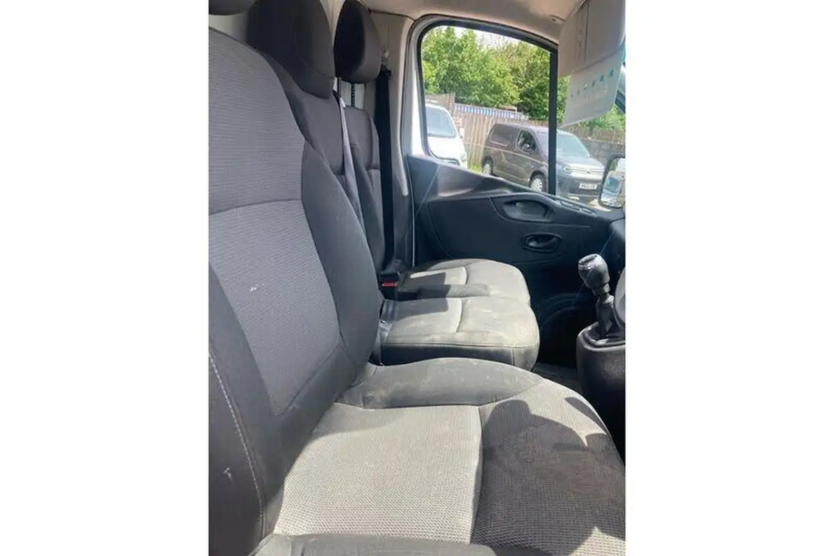 2021-renault-trafic-20dci-ll30-energy-120-business-panel-big-4