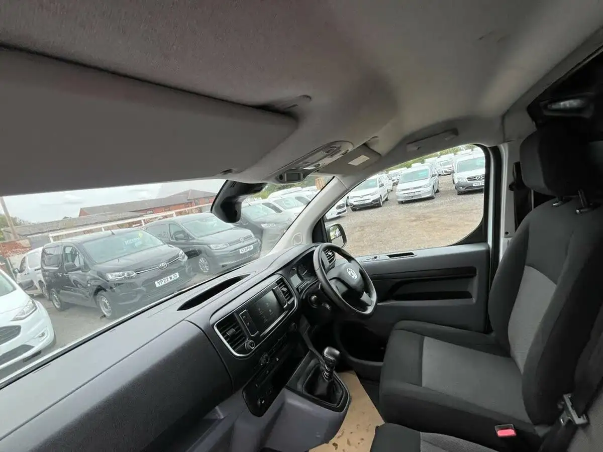 2022-vauxhall-vivaro-15td-2900-l2h1-dynamic-big-15