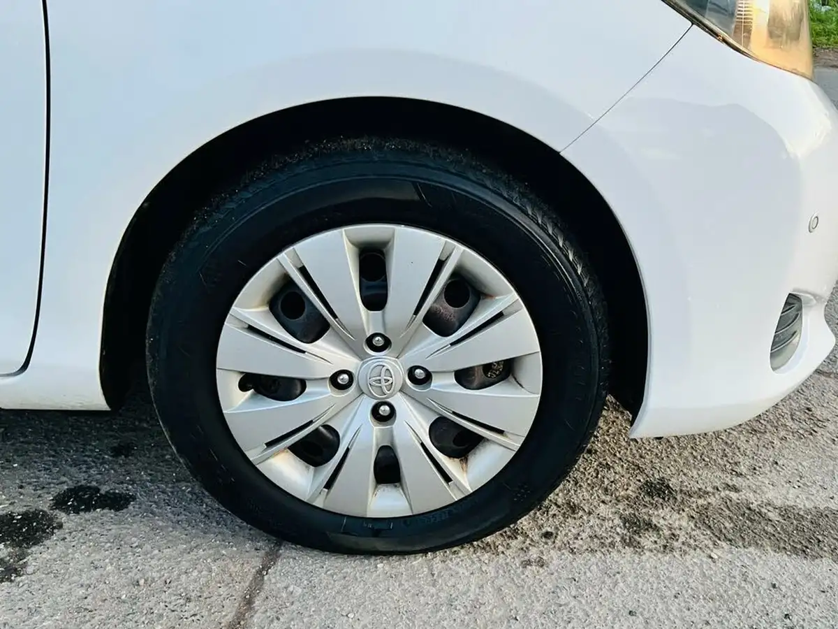 2011-toyota-yaris-big-13
