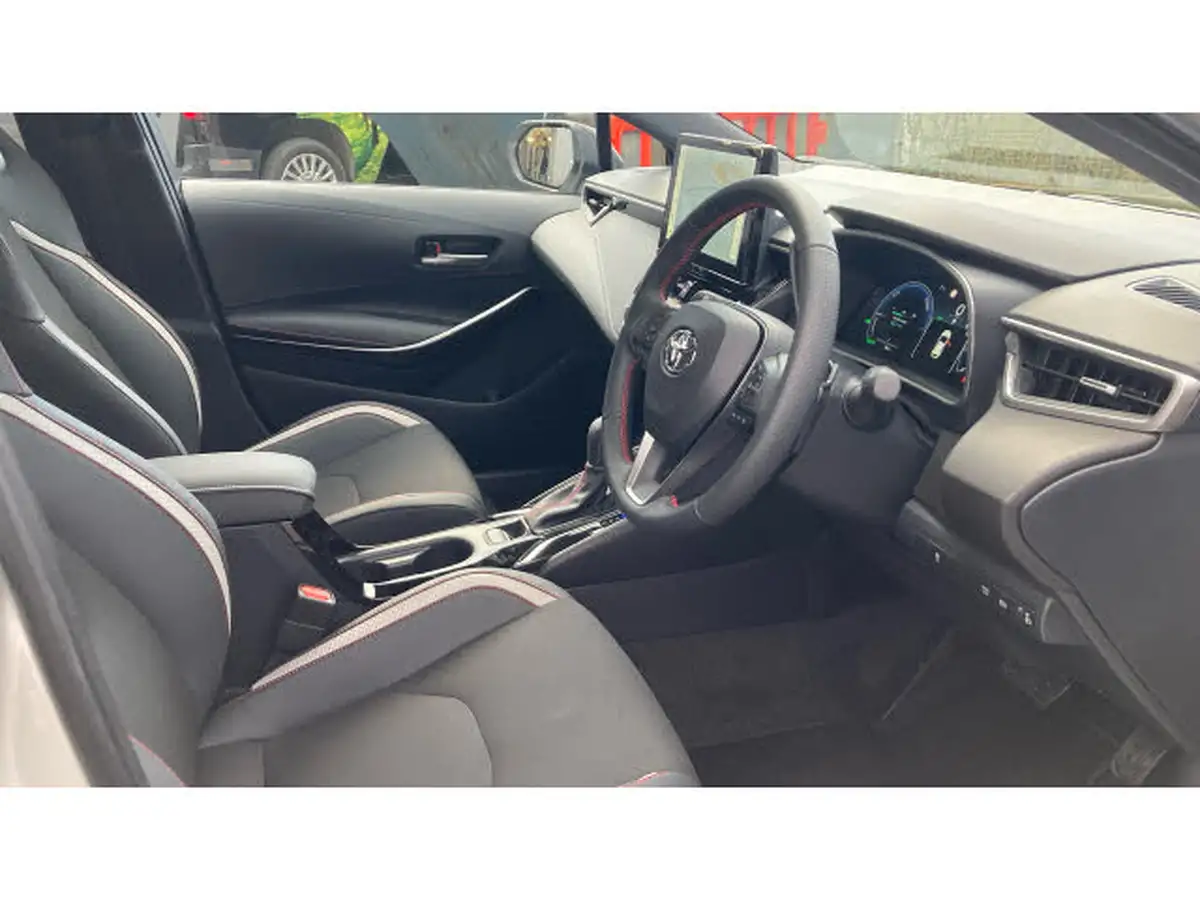 2024-toyota-corolla-20-vvt-i-gr-sport-hatchback-big-10