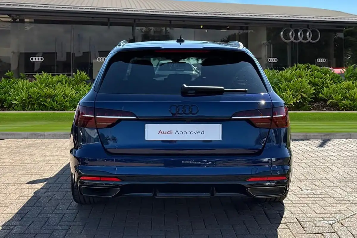 2024-audi-a4-avant-20-35-tdi-black-edition-big-3