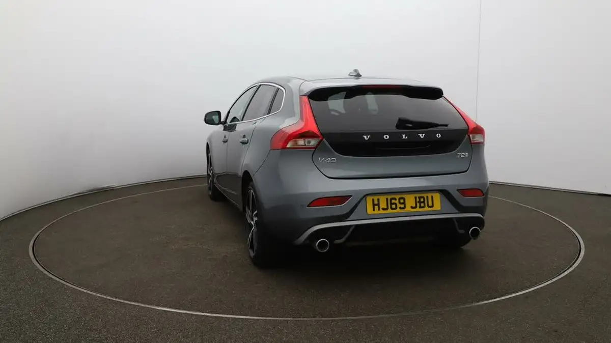 2019-volvo-v40-20-t2-r-design-edition-big-59