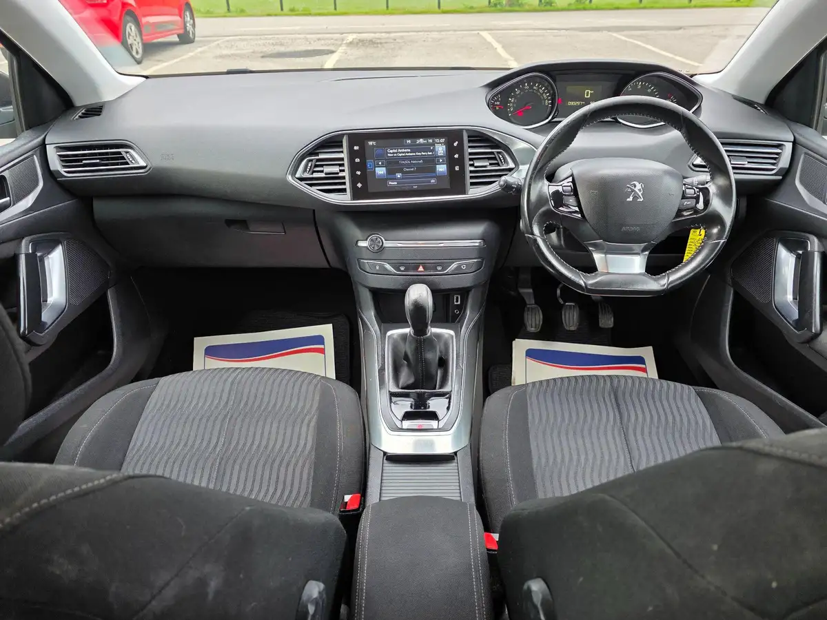 2014-peugeot-308-16hdi-active-big-15