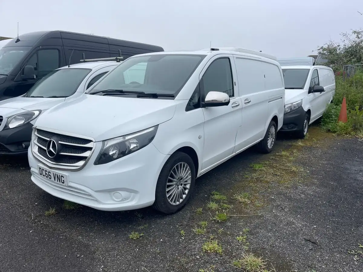 2016-mercedes-benz-vito-21cdi-114-bluetec-panel-extra-long-big-3