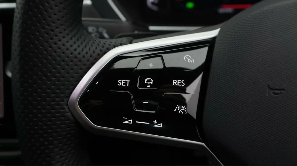 2021-volkswagen-tiguan-15-tsi-r-line-big-23