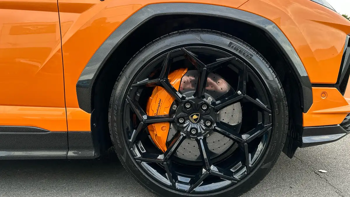 2023-lamborghini-urus-40-no-trim-big-8