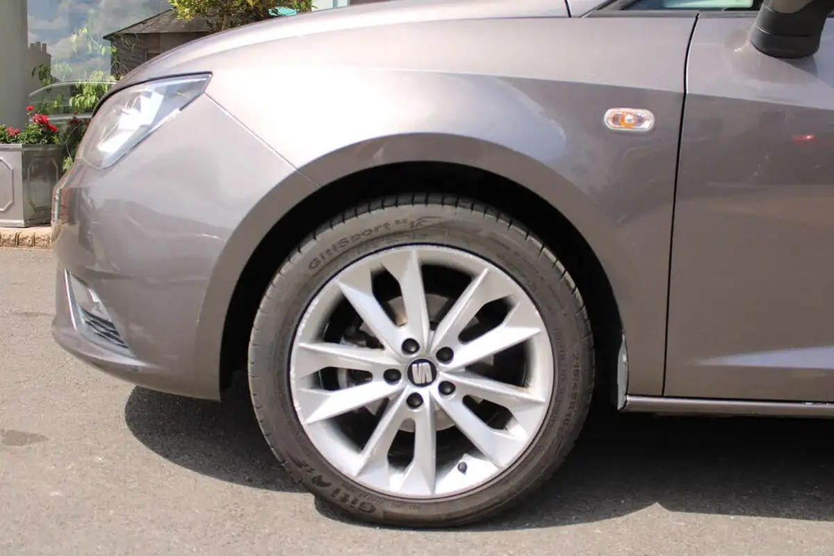 2015-seat-ibiza-14-toca-hatchback-5d-big-15